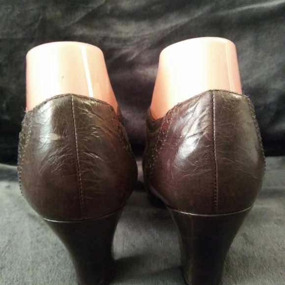 Women's Shoes - Picture 2 of 4